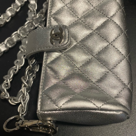Chanel authentic o phone holder - Picture 7 of 9